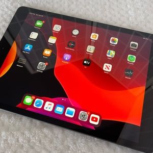 Apple iPad (7th Generation) Wi-Fi plus Cellular Like New Excellent Condition